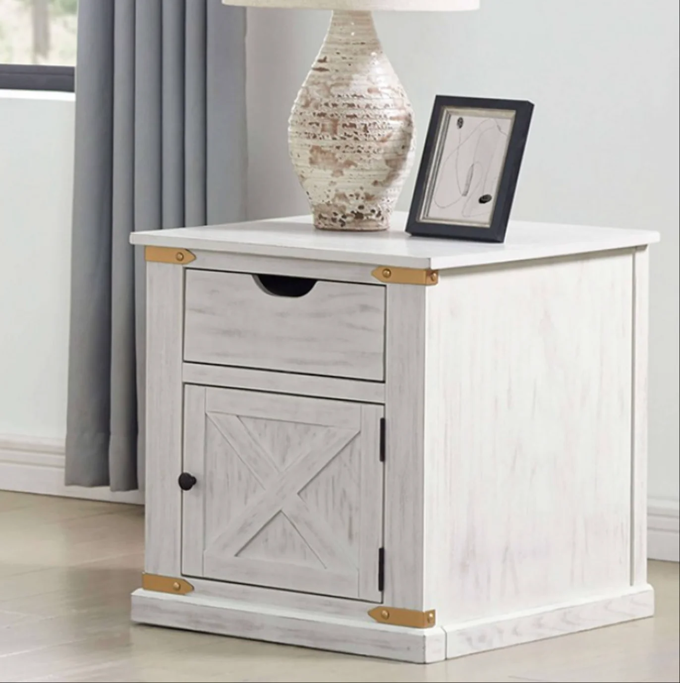 Bacerra End table - Image 2