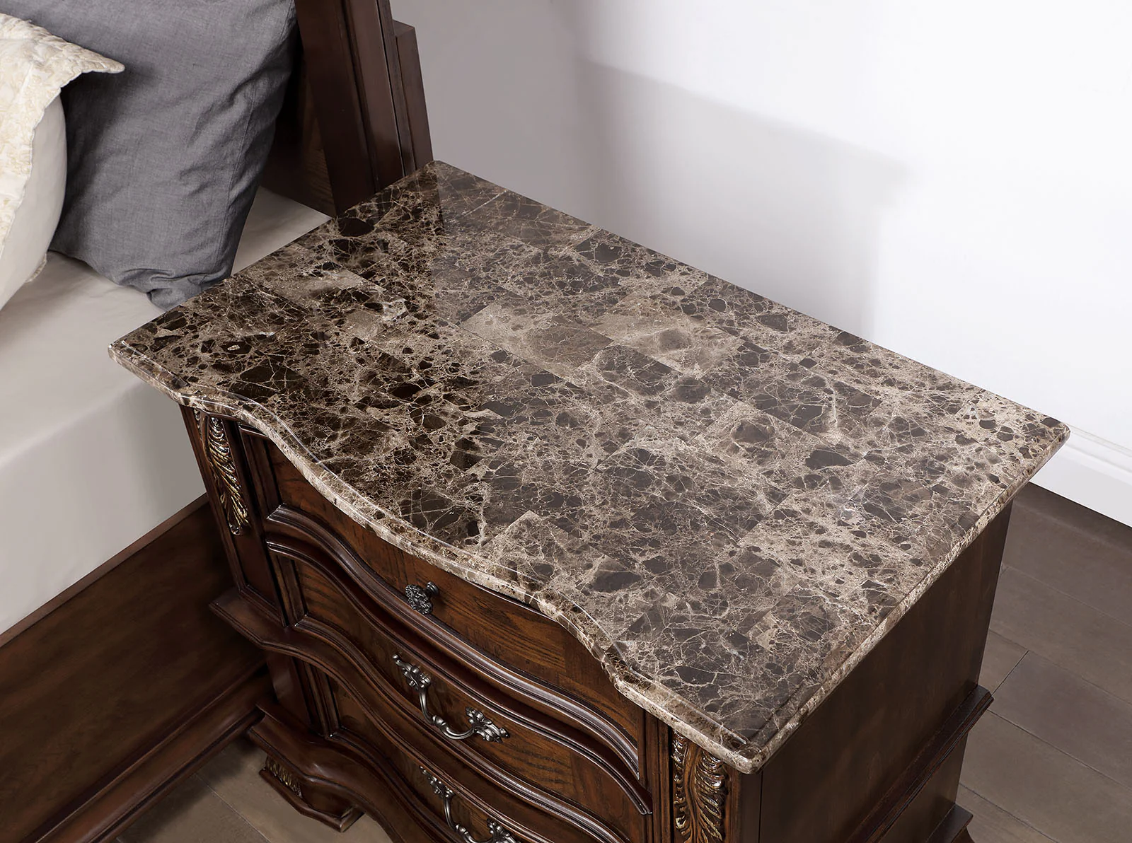 Esperanza Traditional Dresser - Image 4
