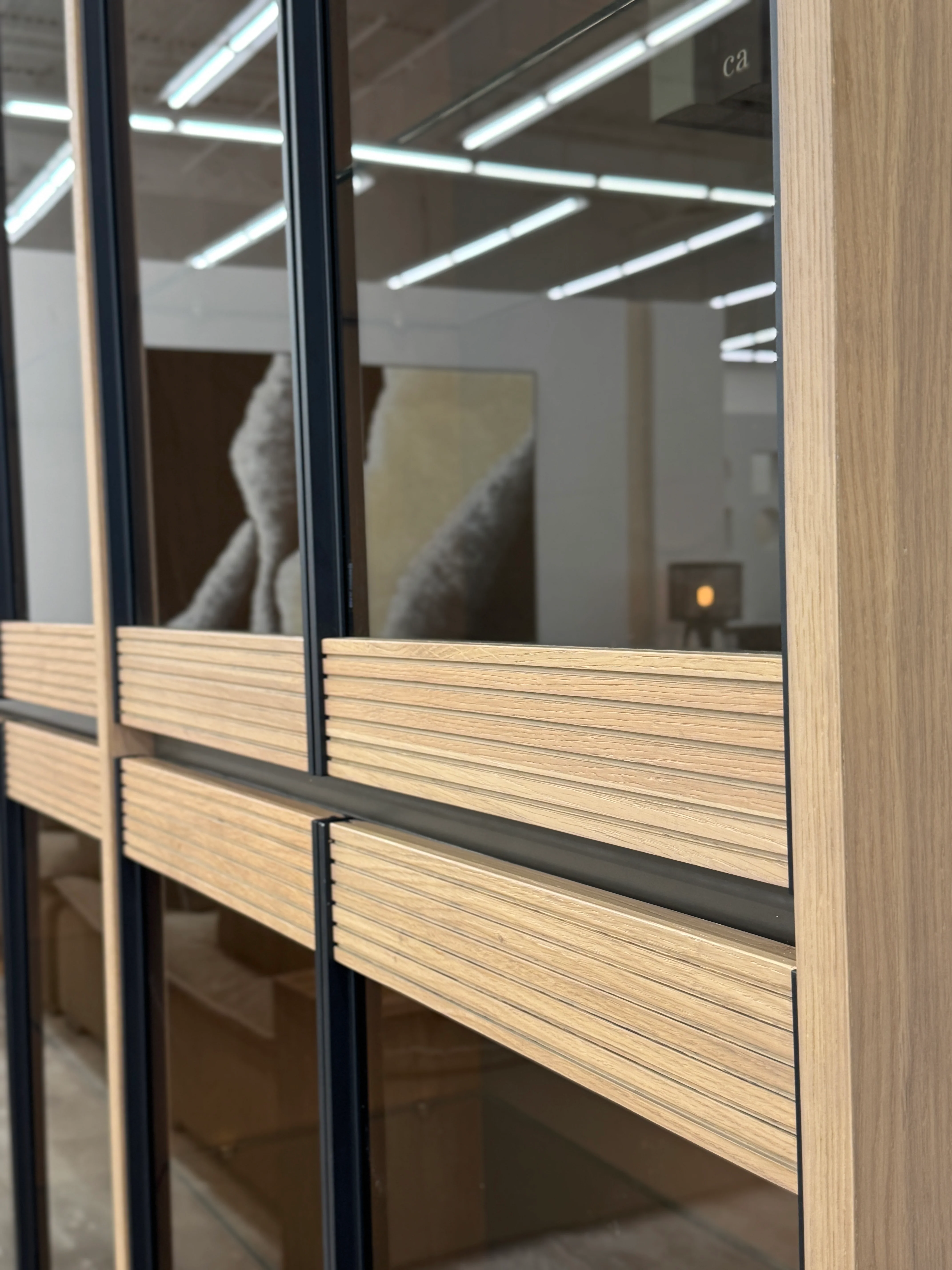 Hermosa Glass Cabinet - Image 11