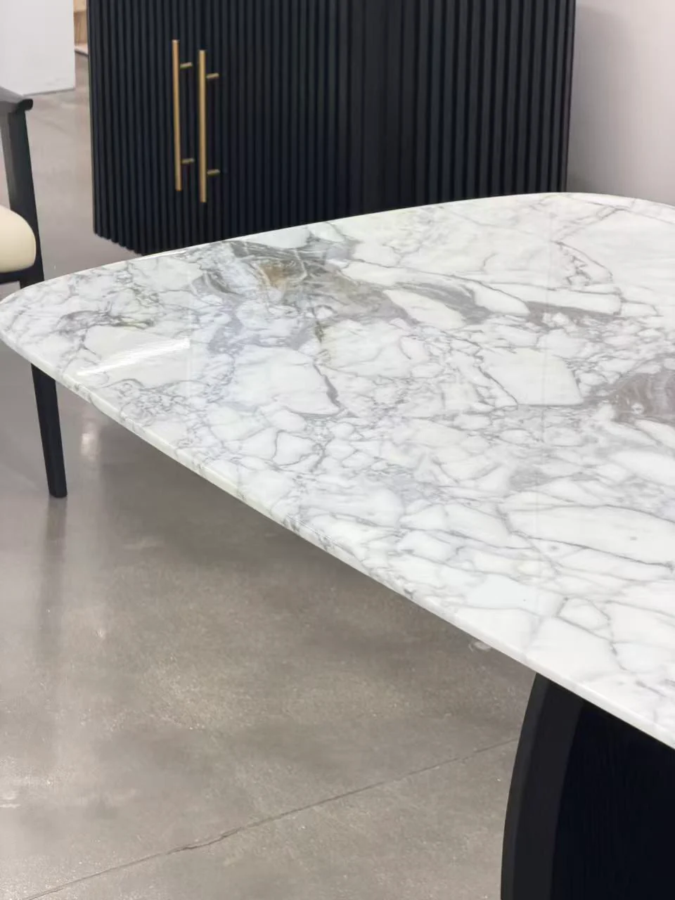 Julius Dining Table - Image 13