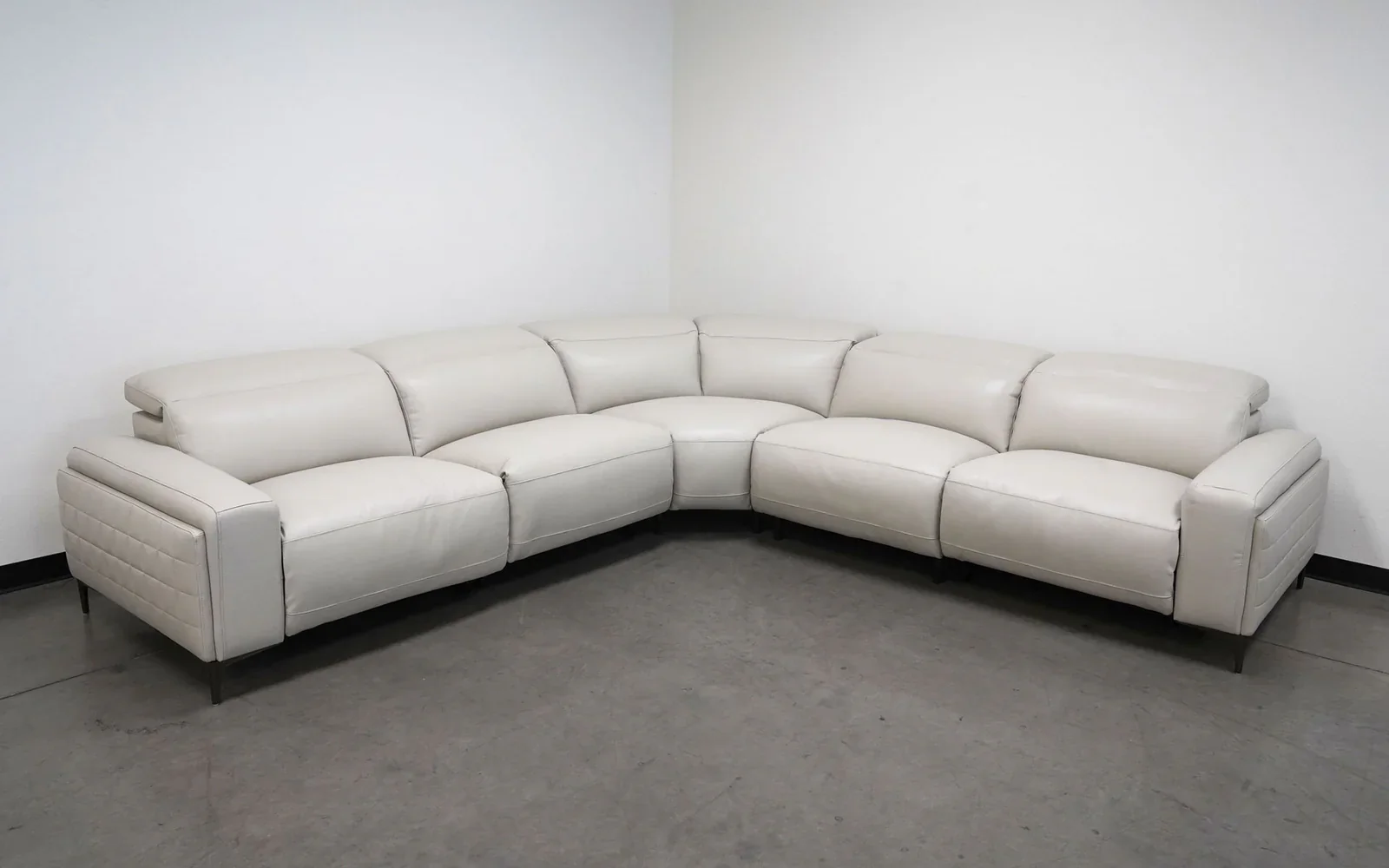 Lavan 5PC Reclining Sectional - Image 3