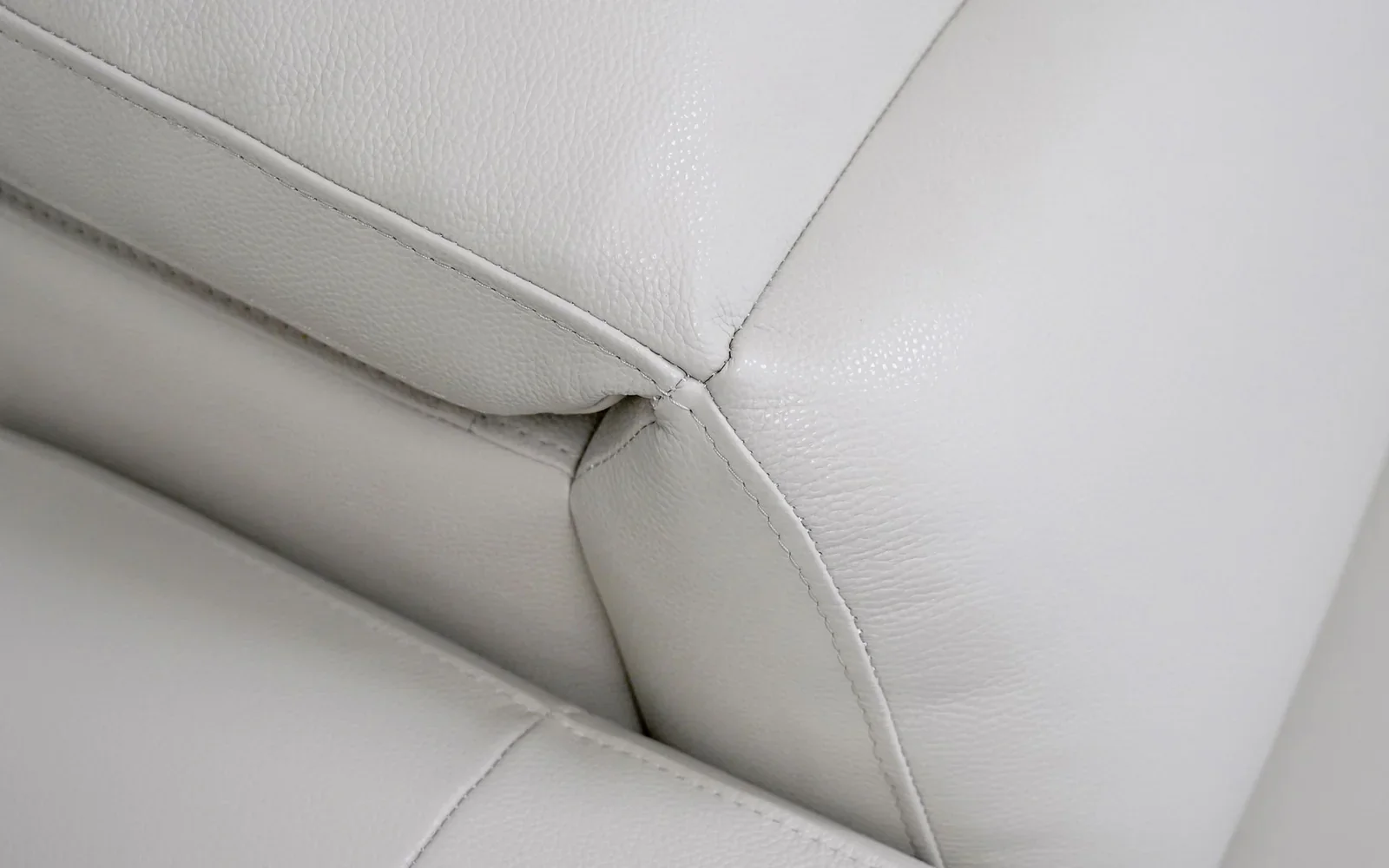 Lavan 5PC Reclining Sectional - Image 5