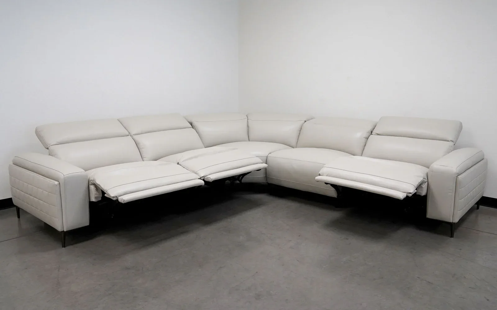 Lavan 5PC Reclining Sectional - Image 6