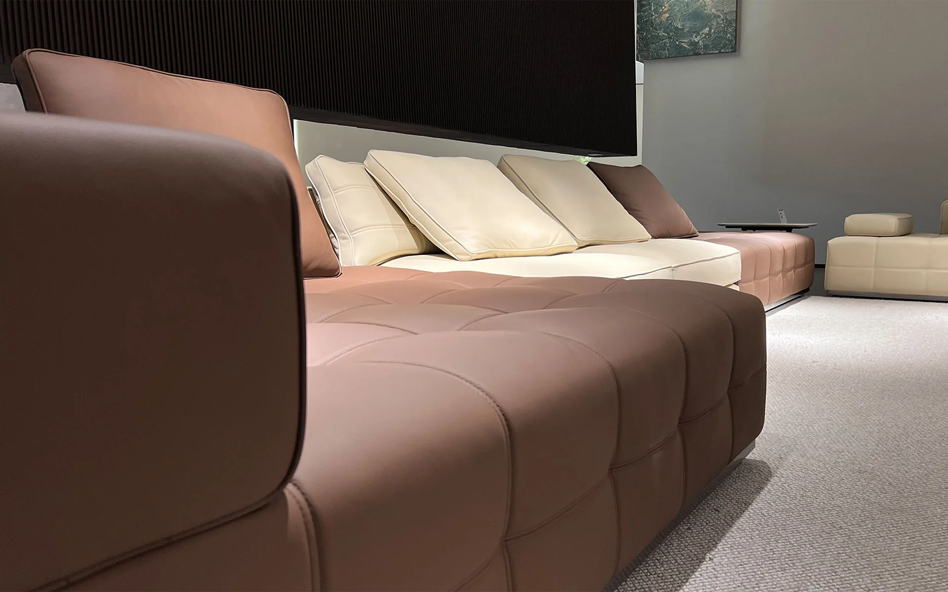 Lusso Elegante Sectional - Image 10