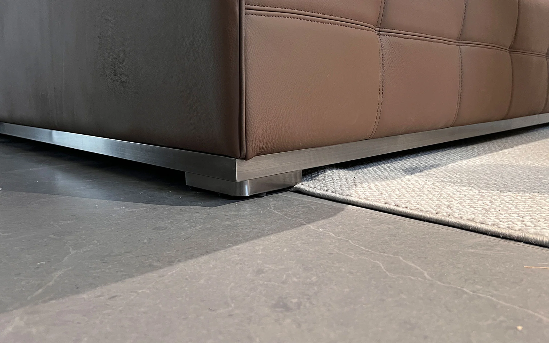 Lusso Elegante Sectional - Image 7