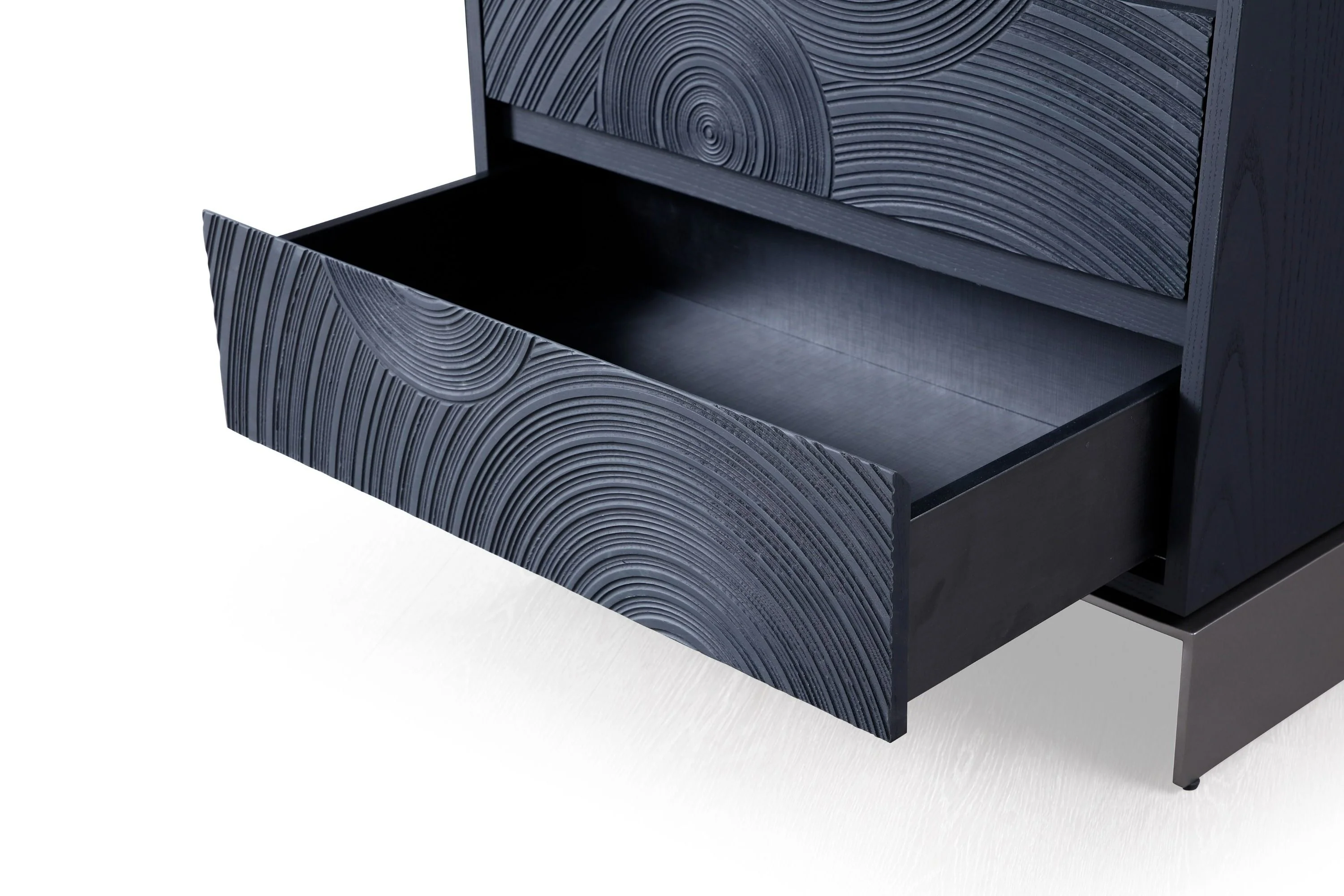 Noir Cirque Chest - Image 4