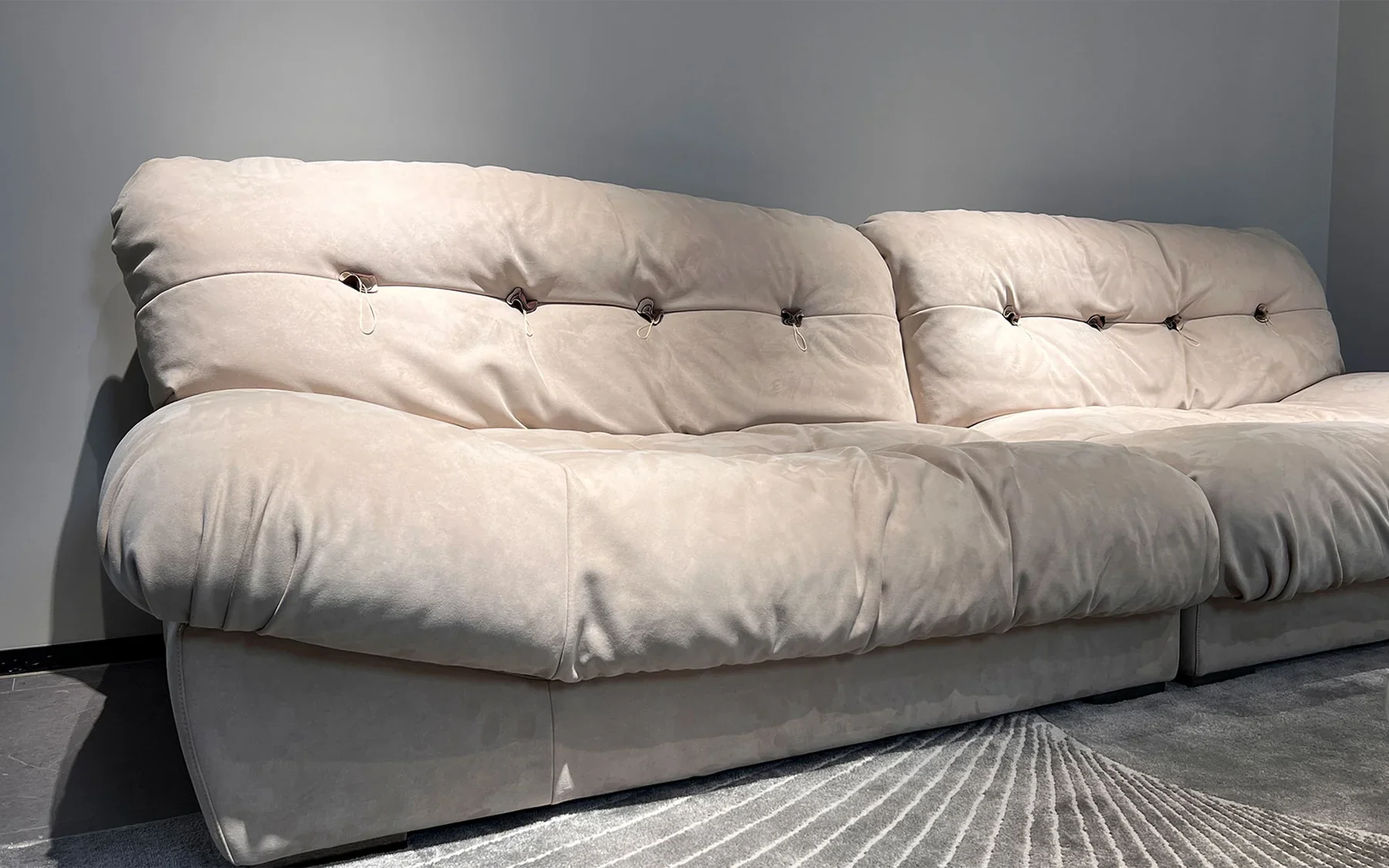 Vela Artistic Sofa - Image 10