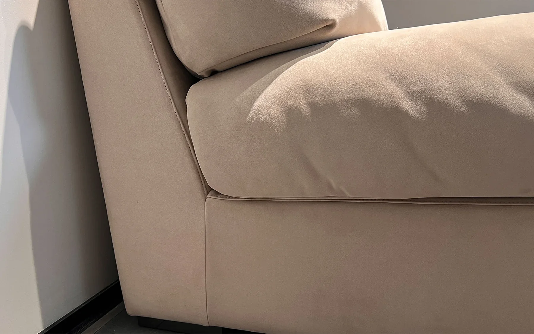 Vela Artistic Sofa - Image 12