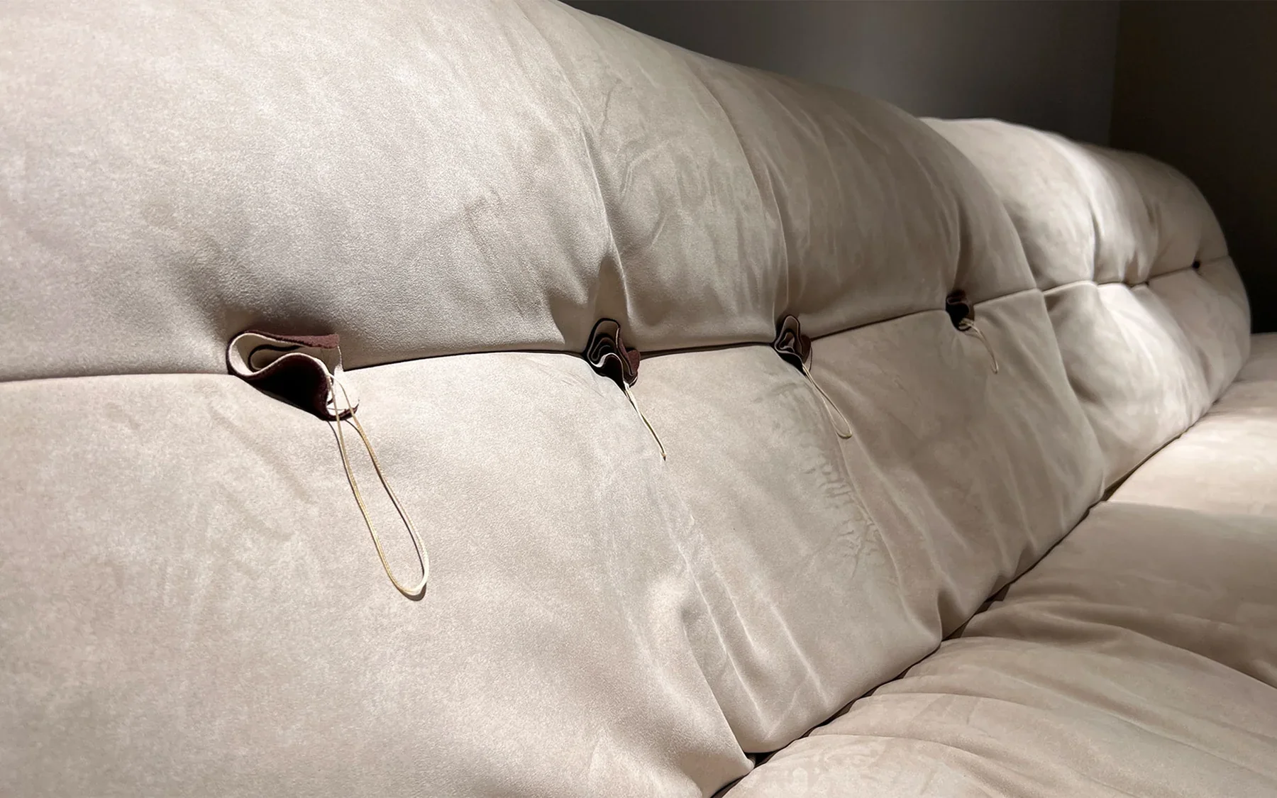 Vela Artistic Sofa - Image 7