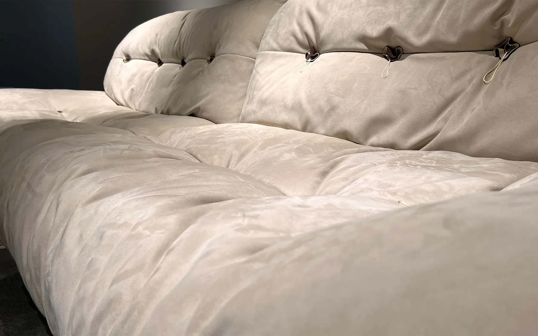 Vela Artistic Sofa - Image 9